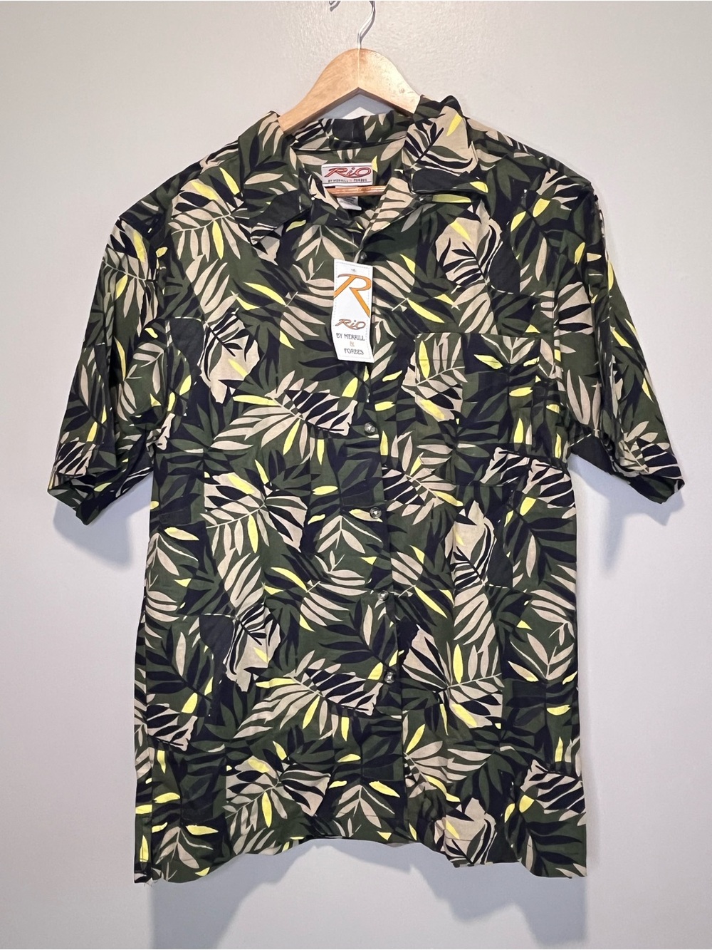 NWT Rio Merrill Tropical Leaf Print Short Sleeve Shirt - Olive/Black